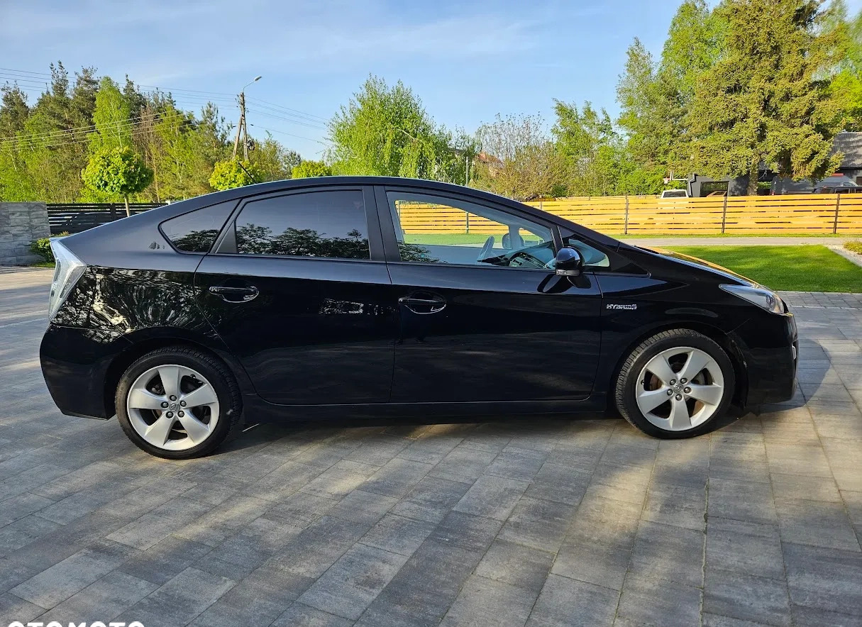 Toyota Prius cena 35800 przebieg: 340000, rok produkcji 2011 z Pionki małe 301